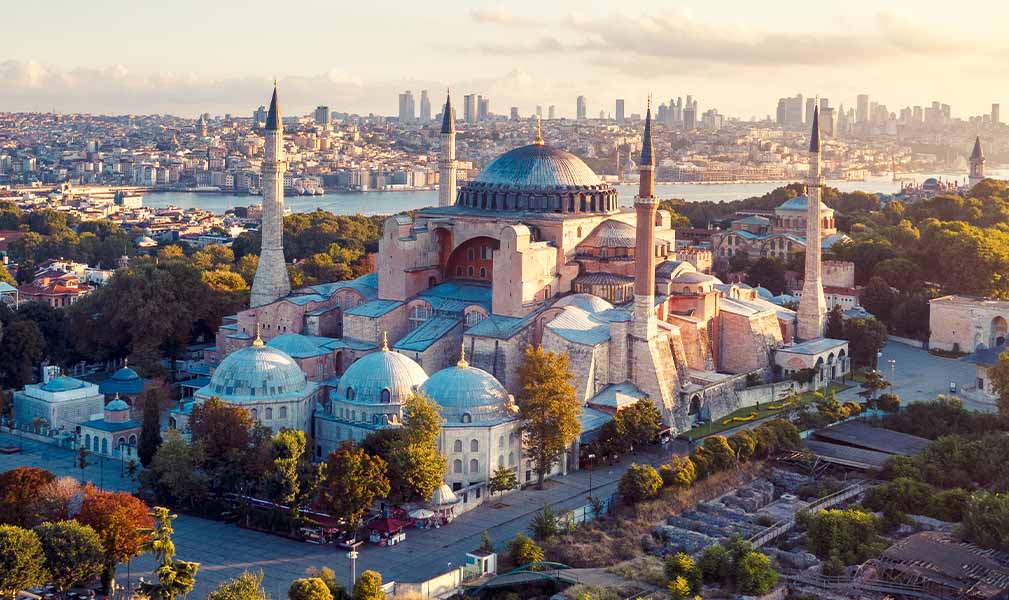 🇹🇷 Turkey: Where East Meets West in Timeless Elegance